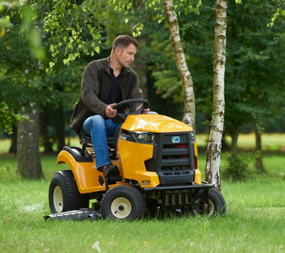 Cub Cadet: Ideální zahradní traktor pro velké plochy