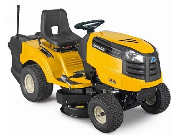 Zahradní traktory Cub Cadet: Perfektní péče o trávník díky zadnímu výhozu